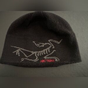 Arcteryx Unisex Beanie One Size Fits All Gray‎ Graphic Outdoor Arcteryx Logo